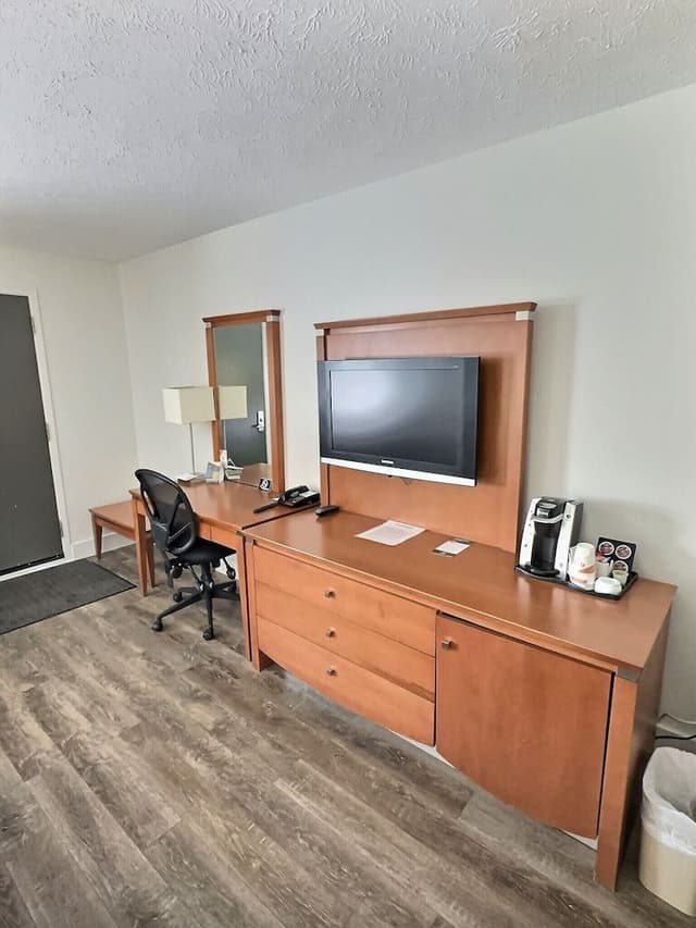 Standard Room, 1 Queen Bed, Non Smoking