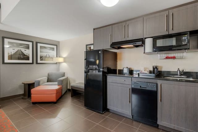 Standard Room, 2 Queen Beds, Non Smoking, Kitchenette (Pet Friendly)