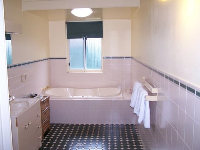 Standard Room, 1 Queen Bed, Non Smoking, Jetted Tub