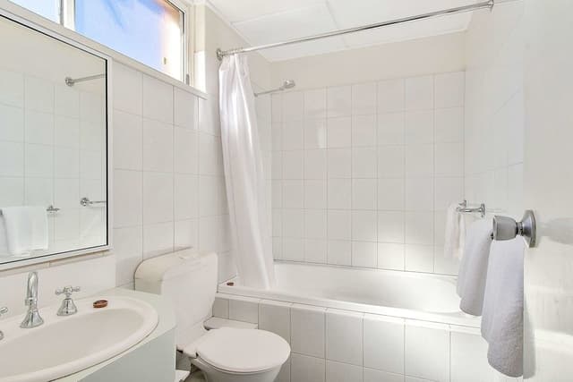 Standard Room, 1 Queen Bed, Non Smoking, Jetted Tub