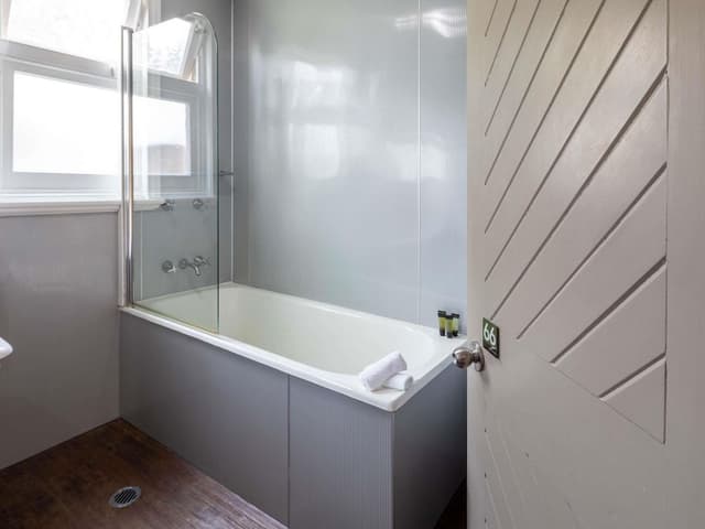 Room (Q Room - external private bathroom)