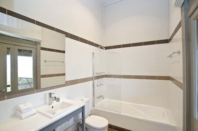 Room, 1 Queen Bed (Heritage)