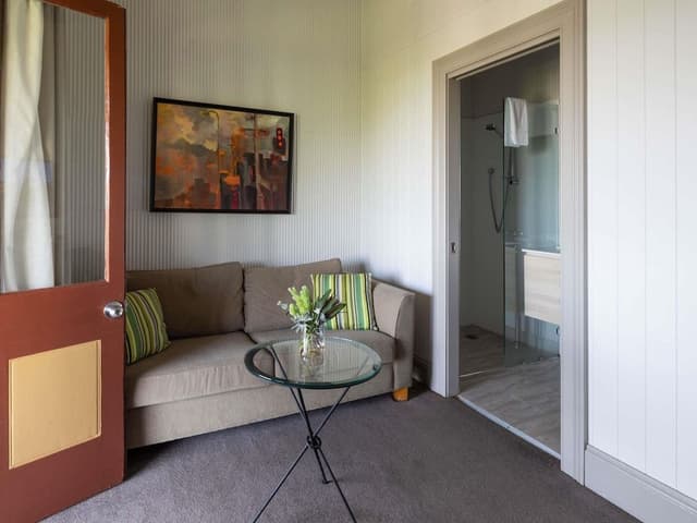 Suite, 1 Queen Bed (Heritage)