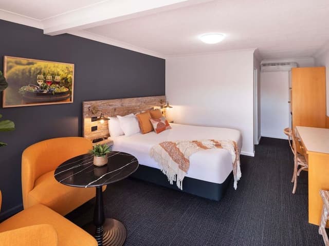 Standard Room, 1 Queen Bed
