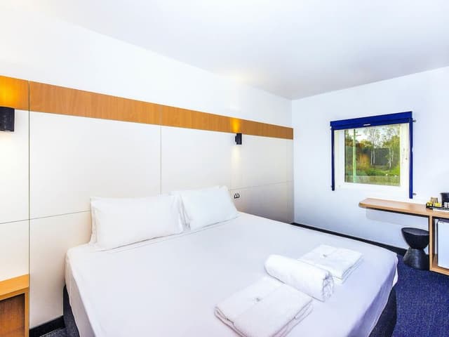 Standard Room, 1 King Bed