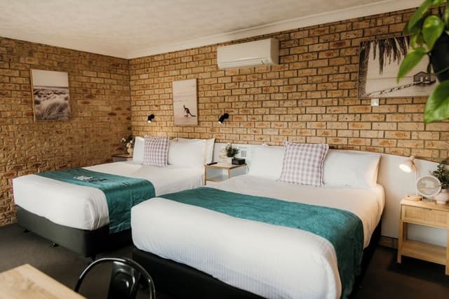 Deluxe Queen Room With Two Queen Beds- Non-Pet Friendly