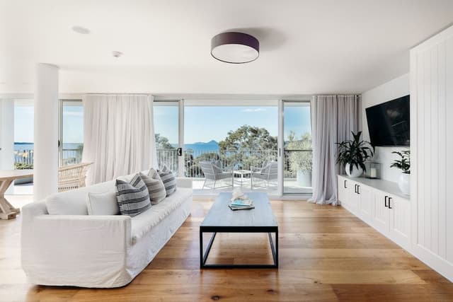 Classic Penthouse, Bathtub, Bay View