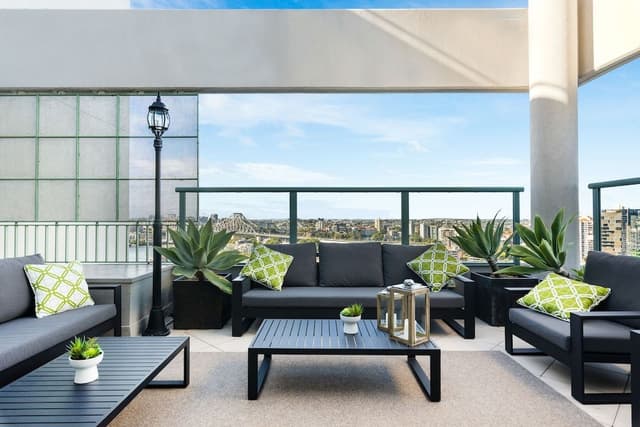 Plaza Suite