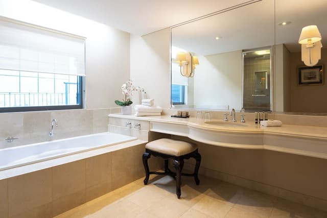 Plaza Suite