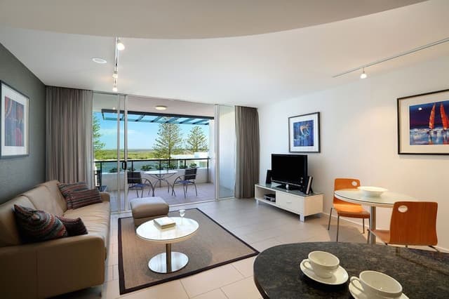 Three Bedroom Beachfront Spa Apartment