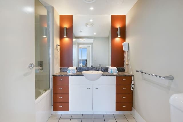 Two-Bedroom Apartment with Ocean View (High Floor)