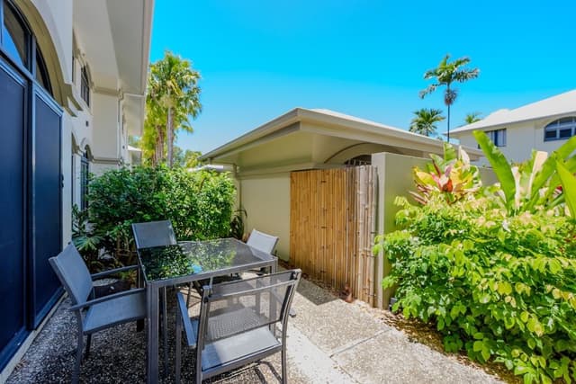 1 Bedroom Courtyard