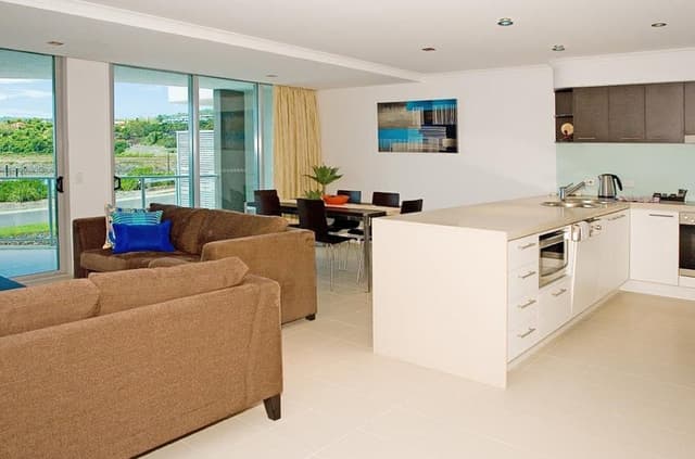 2 Bedroom 2 Bathroom Water View Spa Apartment
