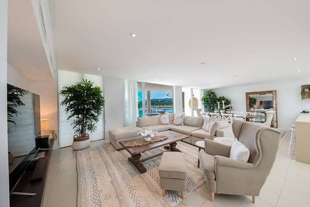 Four Bedroom Two Level Top Floor Luxe Spa Penthouse