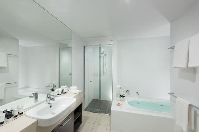 2 Bedroom 2 Bathroom Garden View Spa Apartment