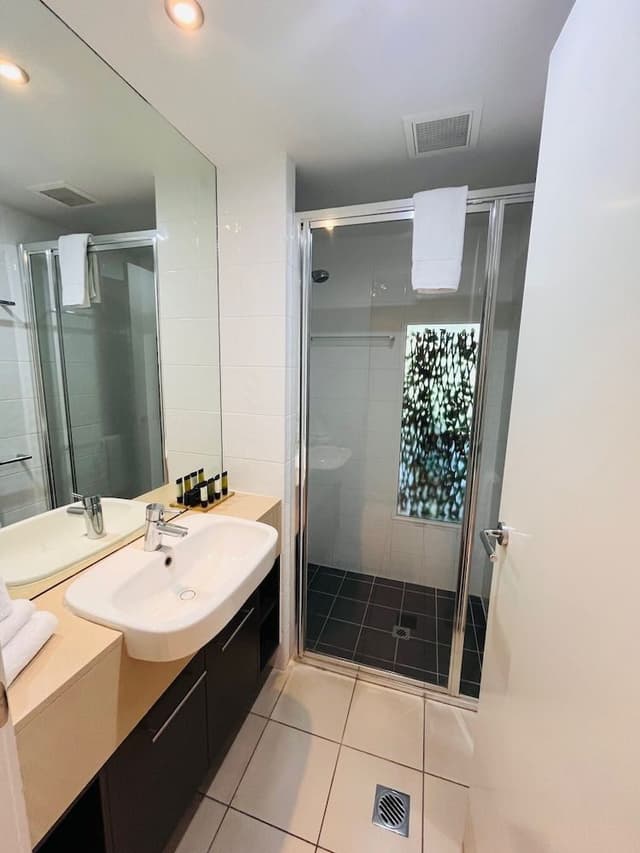 2 Bedroom 2 Bathroom Garden View Spa Apartment