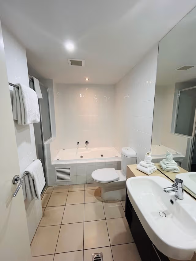 2 Bedroom 2 Bathroom Garden View Spa Apartment