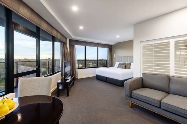 Premier Room, Jetted Tub
