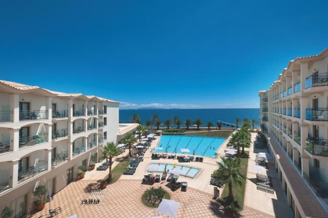 Twin Room with Sea View and Extra Bed (3 Adults)