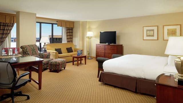 1 KING BED JUNIOR SUITE