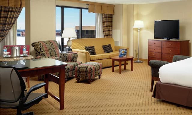 1 KING BED JUNIOR SUITE