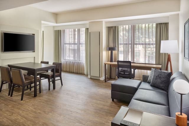 Executive Suite, 1 King Bed, Balcony