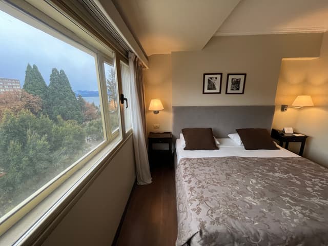 Family Room (2 Adults + 2 Children)