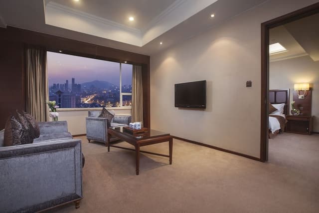 Deluxe Suite