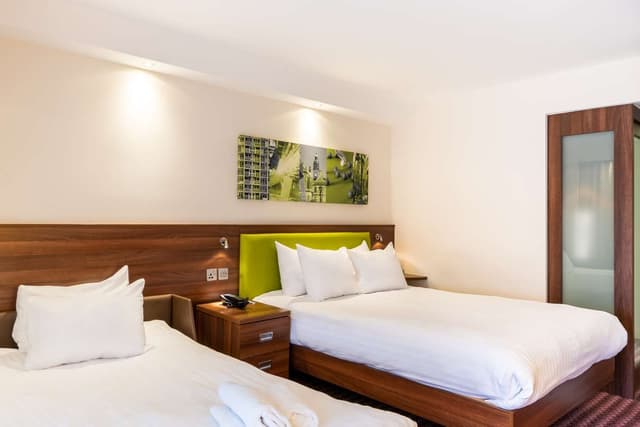 2 TWIN BEDS TWIN ROOM