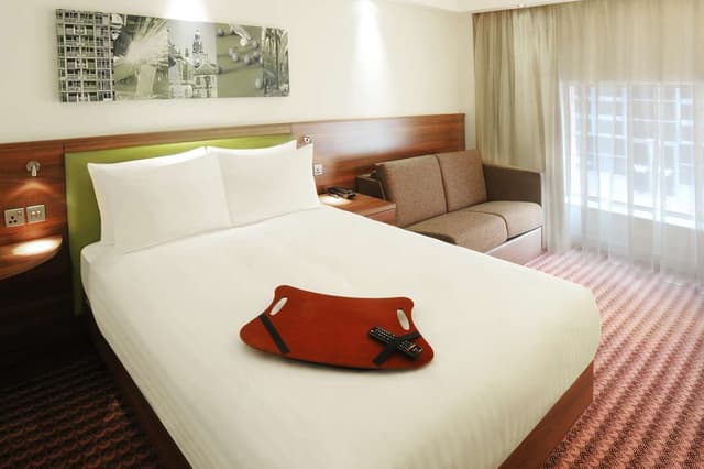 QUEEN ROOM WITH SOFA BED