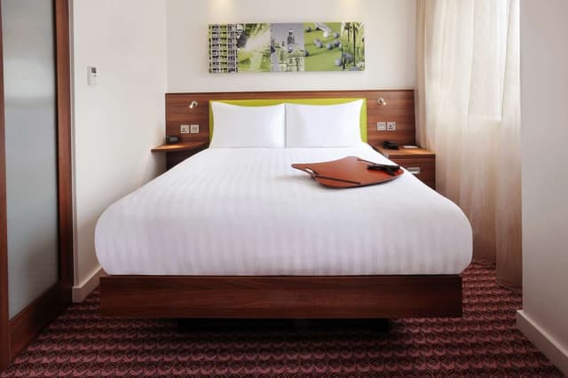 QUEEN ROOM HIGH FLOOR
