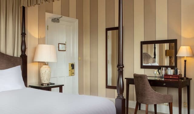 Deluxe Suite, 1 King Bed, Non Smoking (Four Poster Bed)