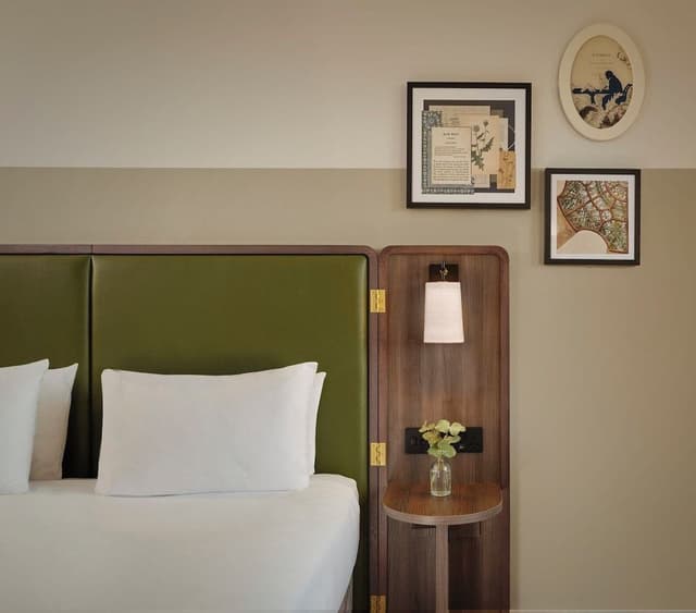 Standard Suite, Multiple Beds (Classic Room, 1 Queen, 1 Single Bed)