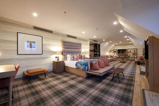 Suite (The Loch)
