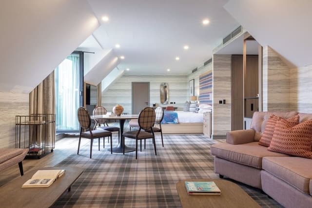 Suite (The Loch)