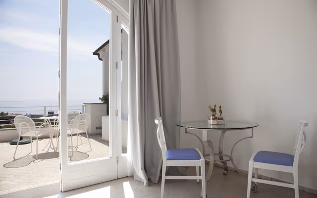 Suite, Sea View