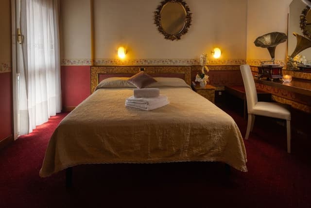Romantic Studio Suite (Master)