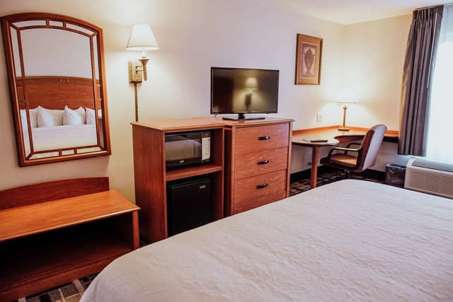 1 KING BED NONSMOKING