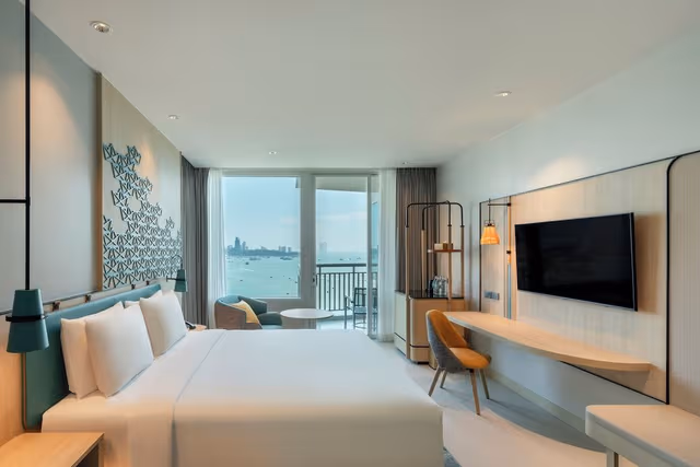 Standard Room, 1 King Bed, Beach View (Pattaya, Bay Tower)