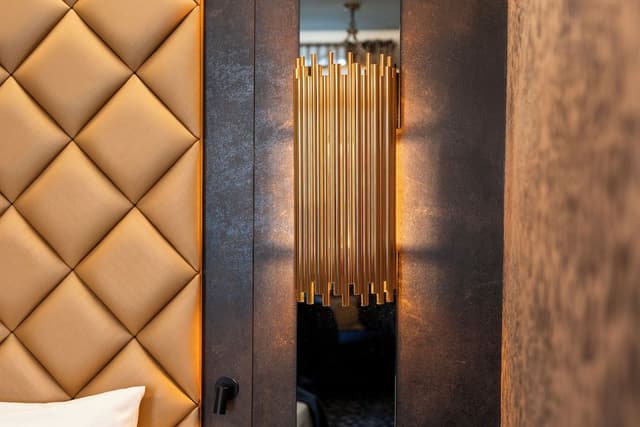 Deluxe Studio Suite