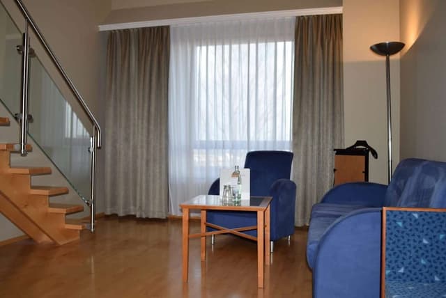 Room (Maisonette)