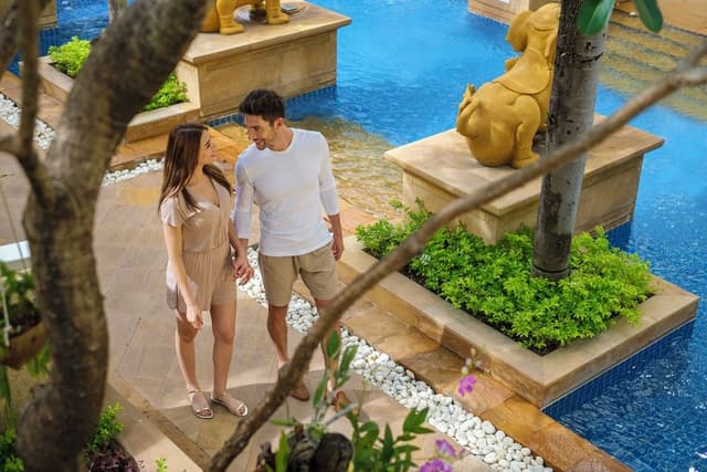 Premium Room, 1 King Bed, Pool View, Ground Floor