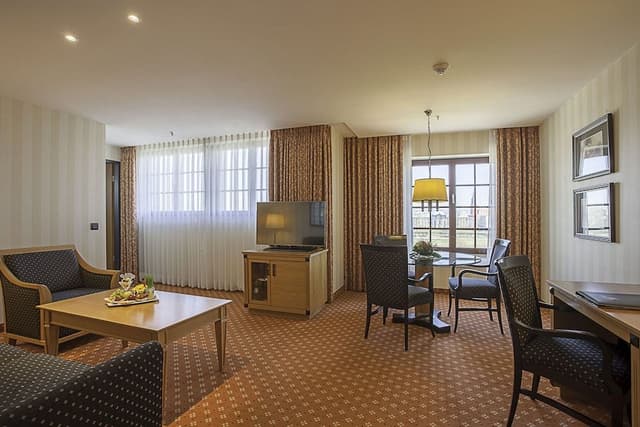 Family Plus Suite
