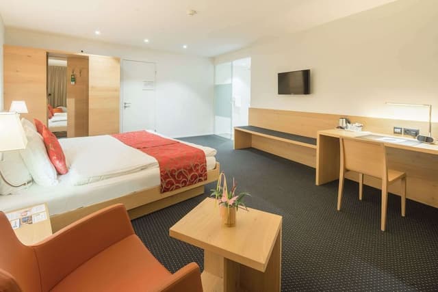 Deluxe Room, 1 Double Bed, Balcony, Lake View