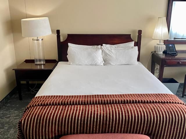 Deluxe Queen Room