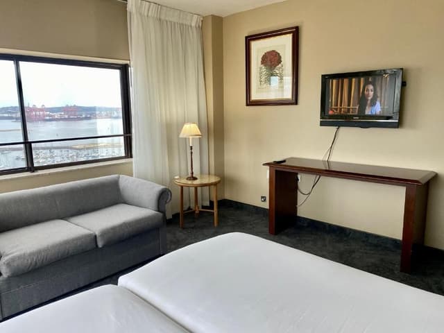 Deluxe Family Suite