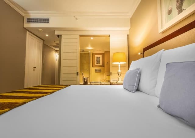 Suite 1 King Bed with View Non-Smoking