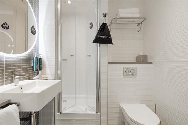 QUEEN GUEST ROOM