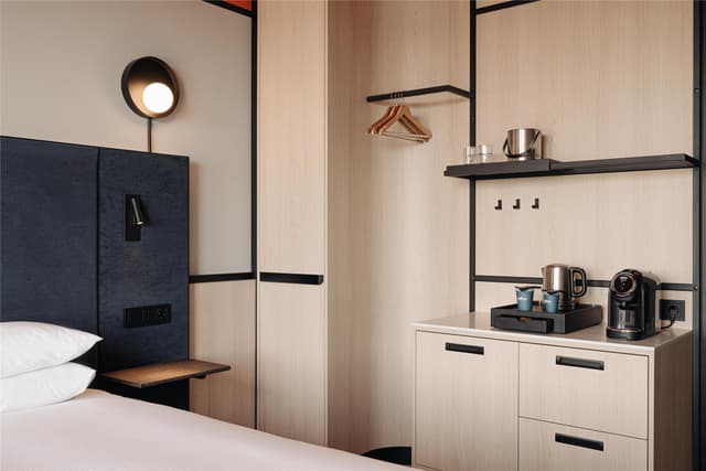 QUEEN GUEST ROOM