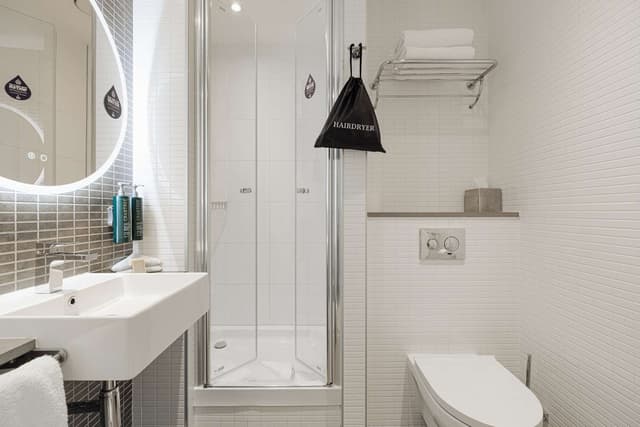 QUEEN GUEST ROOM
